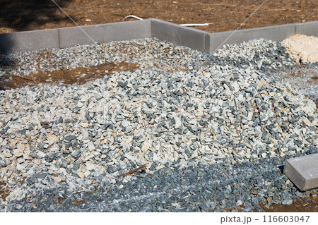 Design and construction of a pedestrian sidewalk. Installation and concreting of curb stones 116603047