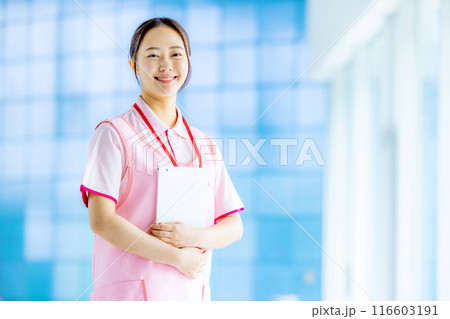 若い介護士 116603191