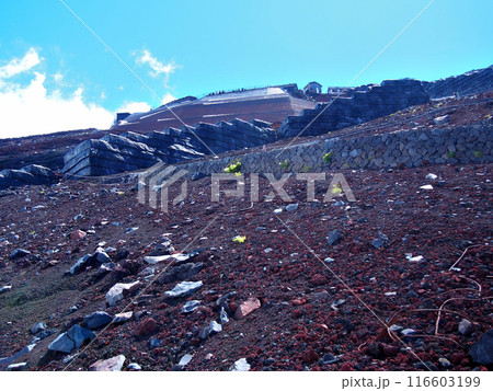 富士山・吉田ルート・まるで要塞のような山小屋 116603199