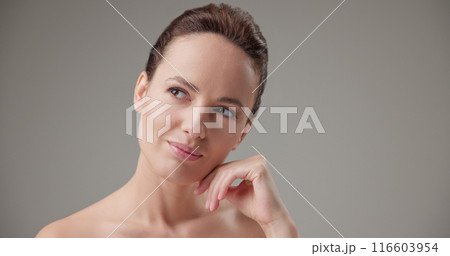 Concept of beauty, health, cosmetics, anti-aging therapy and skin care - young beautiful brunette Caucasian woman thoughtfully looks around making difficult choice thinking through actions Concept of beauty, health, cosmetics, anti-aging therapy and skin care - young beautiful brunette Caucasian woman thoughtfully looks around making difficult choice thinking through actions 116603954