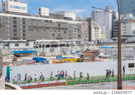 新宿駅西口再開発 旧駅ビルと百貨店の解体現場 東京都新宿区 新宿駅西口再開発 旧駅ビルと百貨店の解体現場 東京都新宿区 116603977