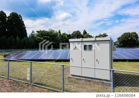 変電設備とソーラーパネル 変電設備とソーラーパネル 116606084