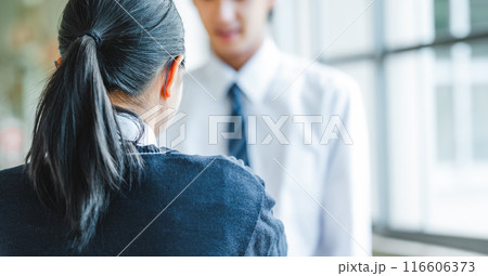 高校生の男女 116606373
