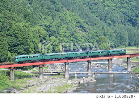 九大本線　豊後中川－天ケ瀬　JR九州　キハ72系（直方）　ゆふいんの森 116608297