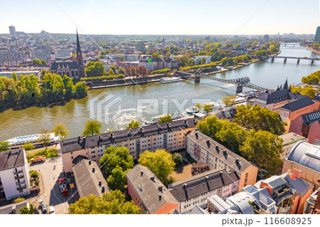 Old town of Frankfurt with Kaiserdom, seen from above 116608925