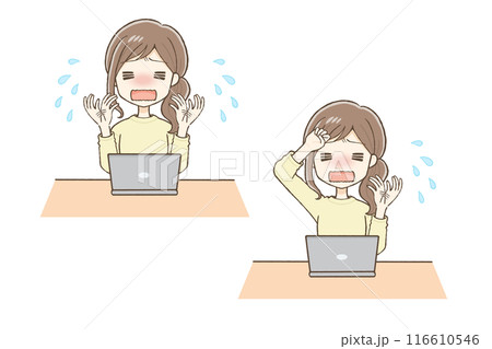 私服の女性がパソコン前で暑がっている 116610546