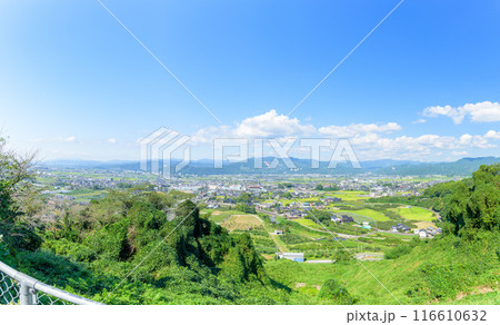 初夏の陽ざしと青空を背景に浮羽稲荷神社から観える絶景パノラマ風景(福岡県うきは市)浮羽稲荷神社 初夏の陽ざしと青空を背景に浮羽稲荷神社から観える絶景パノラマ風景(福岡県うきは市)浮羽稲荷神社 116610632