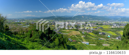 初夏の陽ざしと青空を背景に浮羽稲荷神社から観える絶景パノラマ風景(福岡県うきは市)浮羽稲荷神社 初夏の陽ざしと青空を背景に浮羽稲荷神社から観える絶景パノラマ風景(福岡県うきは市)浮羽稲荷神社 116610633