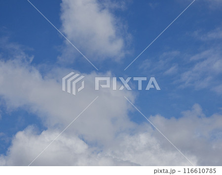 夏の綺麗な青空と白い雲の風景 116610785