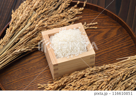 枡に入ったお米 116610851