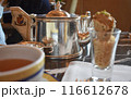 アフタヌーンティーでの優雅な時間 116612678