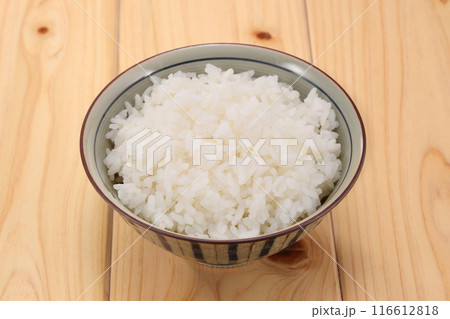お茶碗に盛られたご飯 116612818