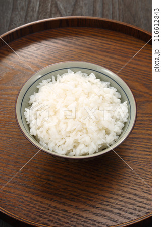 お茶碗に盛られたご飯 116612843