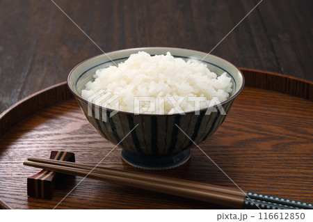 お茶碗に盛られたご飯 116612850