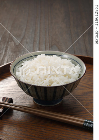 お茶碗に盛られたご飯 お茶碗に盛られたご飯 116612851
