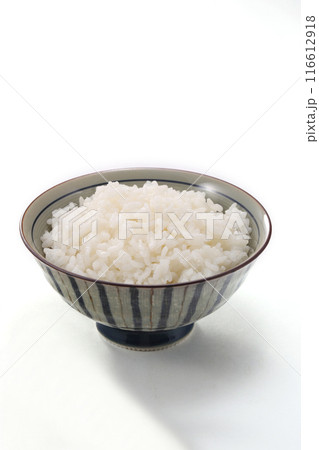 茶碗に盛られたご飯 116612918