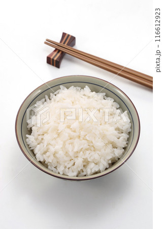 茶碗に盛られたご飯 116612923