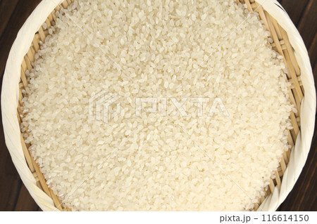 ザルに盛られたお米 116614150