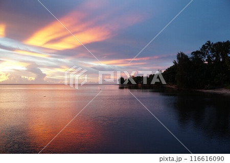 モーレア島の夕景 モーレア島の夕景 116616090