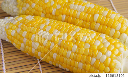 茹でたトウモロコシ 茹でたトウモロコシ 116618103