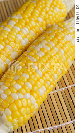 茹でたトウモロコシ 茹でたトウモロコシ 116618104