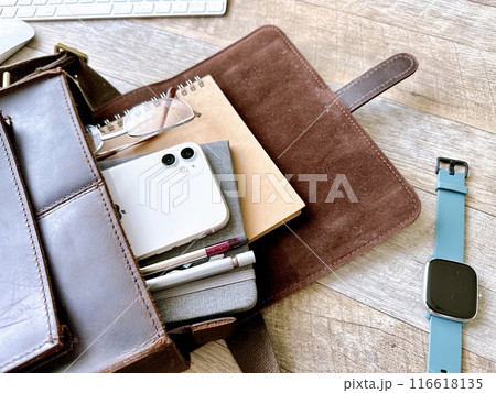 ライフスタイル ショルダーバッグ スマホと筆記用具 ライフスタイル ショルダーバッグ スマホと筆記用具 116618135