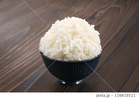 茶碗に盛られた大盛りご飯 茶碗に盛られた大盛りご飯 116618511