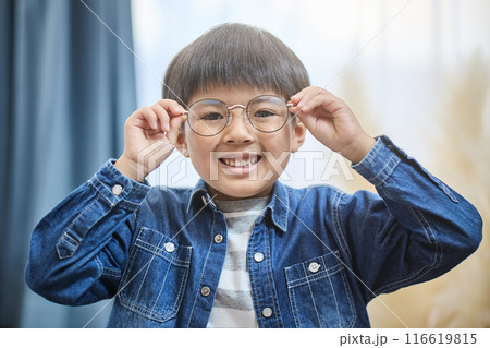 眼鏡をかけた男の子 眼鏡をかけた男の子 116619815