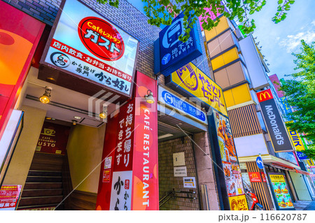 日本の横浜都市景観　地下鉄　関内駅（出入口2）などを望む＝令和6年7月18日 116620787