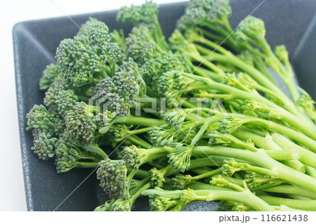 新鮮な茎ブロッコリーの皿もり 116621438