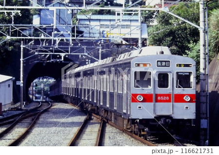 東急田園都市線、8500系8528他、快速、梶が谷、1981年8月18日 東急田園都市線、8500系8528他、快速、梶が谷、1981年8月18日 116621731