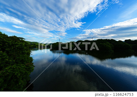2024年夏 布目ダム湖の上空を渡っていく雲と移り変わる湖面のリフレクション日没前から夜景まで#64 2024年夏 布目ダム湖の上空を渡っていく雲と移り変わる湖面のリフレクション日没前から夜景まで#64 116624753