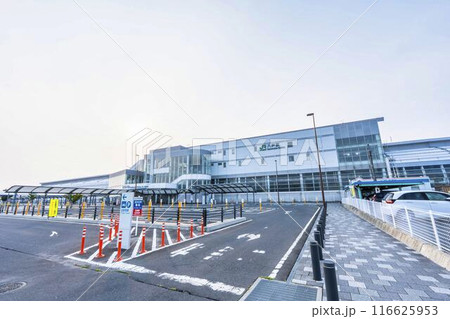 早朝の八戸駅　駅舎　西口　青森県八戸市 116625953