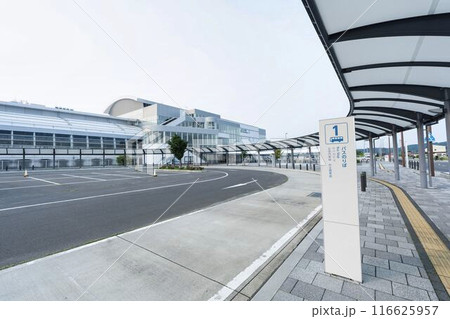 早朝の八戸駅 駅舎 西口 青森県八戸市 早朝の八戸駅 駅舎 西口 青森県八戸市 116625957