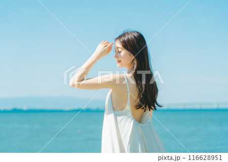 若い女性の紫外線 UVケアイメージ 116628951