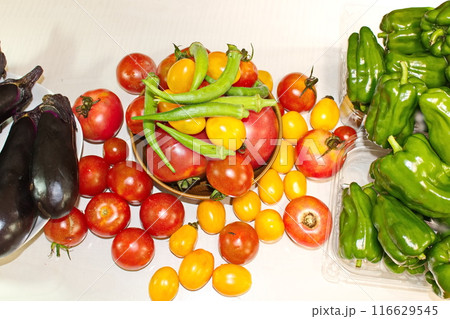 採れたての新鮮な夏野菜の集合 116629545