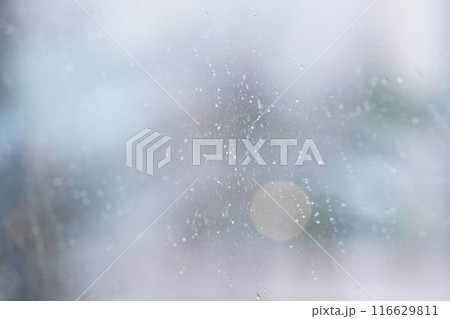 雨の当たる窓 雨の当たる窓 116629811