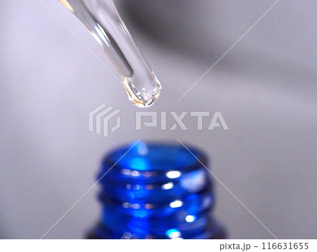 青い瓶とスポイト 青い瓶とスポイト 116631655