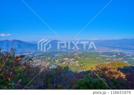 秋の群馬県渋川市伊香保町の伊香保ロープウェイ見晴駅の展望台から北東側の眺望 秋の群馬県渋川市伊香保町の伊香保ロープウェイ見晴駅の展望台から北東側の眺望 116631979