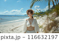 海辺で寛ぐ女性 116632197