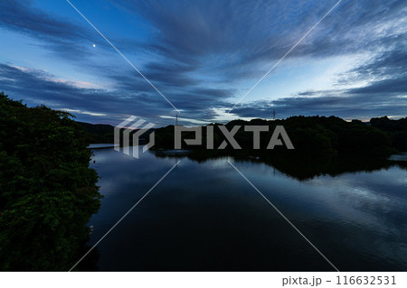 2024年夏布目ダム湖の上空を渡っていく雲と移り変わる湖面のリフレクション日没前から夜景まで#118 2024年夏布目ダム湖の上空を渡っていく雲と移り変わる湖面のリフレクション日没前から夜景まで#118 116632531
