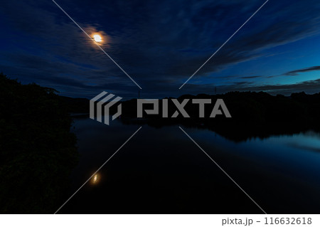 2024年夏布目ダム湖の上空を渡っていく雲と移り変わる湖面のリフレクション日没前から夜景まで#152 2024年夏布目ダム湖の上空を渡っていく雲と移り変わる湖面のリフレクション日没前から夜景まで#152 116632618