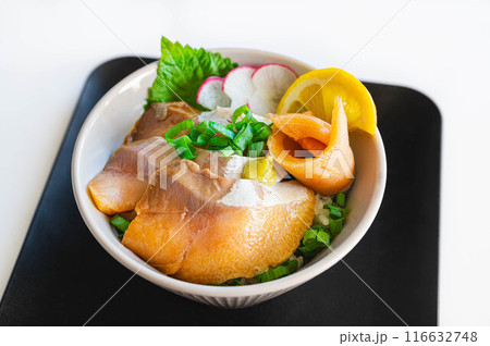 漬けぶりの海鮮丼 漬けぶりの海鮮丼 116632748