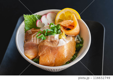 漬けぶりの海鮮丼 漬けぶりの海鮮丼 116632749