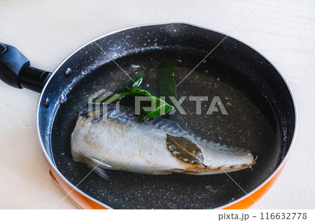 茹で上がった塩さば 116632778