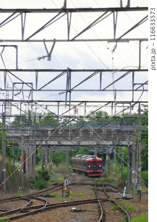 幹線時代の雰囲気が残る田中駅に到着するしなの鉄道115系電車_2024/6/9撮影 幹線時代の雰囲気が残る田中駅に到着するしなの鉄道115系電車_2024/6/9撮影 116633573