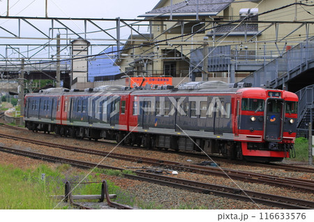 幹線時代の雰囲気が残る田中駅を発車するしなの鉄道115系電車_2024/6/9撮影 116633576