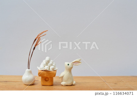 紙粘土のウサギのお月見飾り 116634071