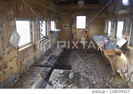 旧愛国駅は現在廃線駅に錆び付いた廃車輛ヨ4353車掌車内2 旧愛国駅は現在廃線駅に錆び付いた廃車輛ヨ4353車掌車内2 116634427