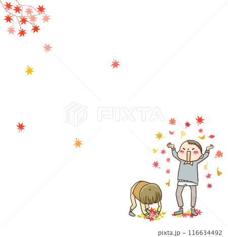 紅葉とはしゃぐ子供たち 116634492
